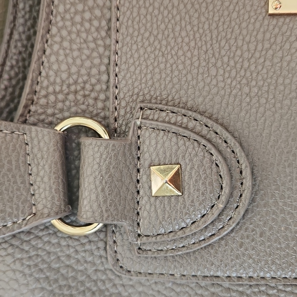 BCBG TOTE BAG - Picture 3 of 5